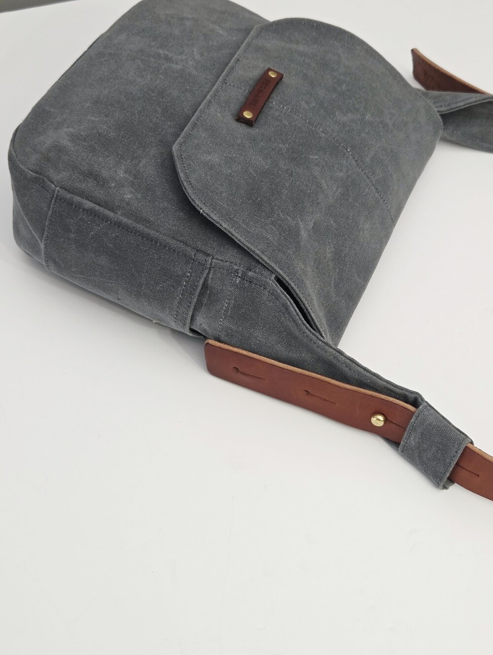 PEG & AWL THE FINCH SATCHEL - SLATE - Picture 4 of 9
